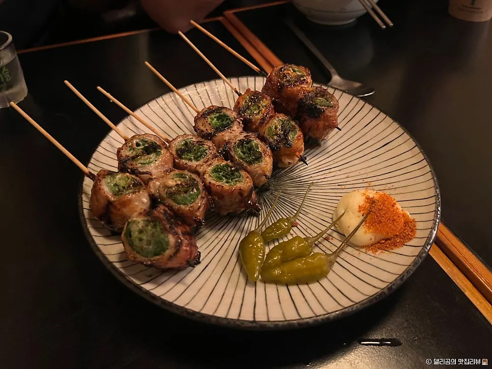 A plate of pork belly scallion skewers at Nani Byeolgwan