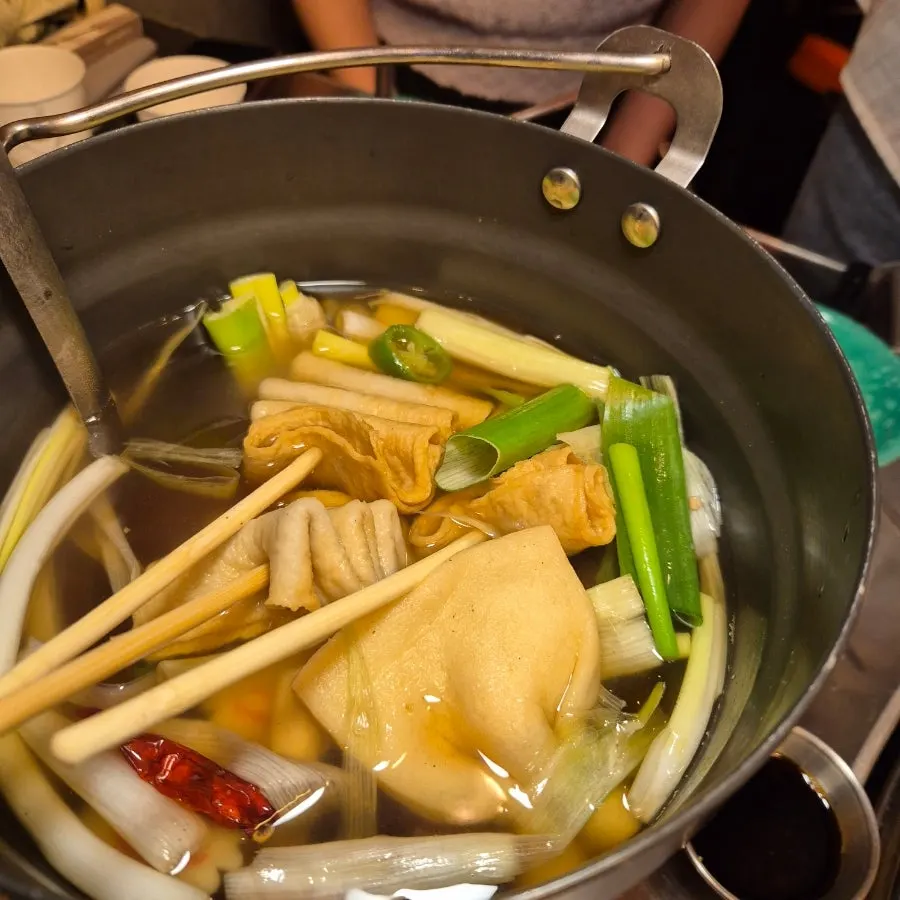 생와사비를 얹은 와사비 토마토 접시