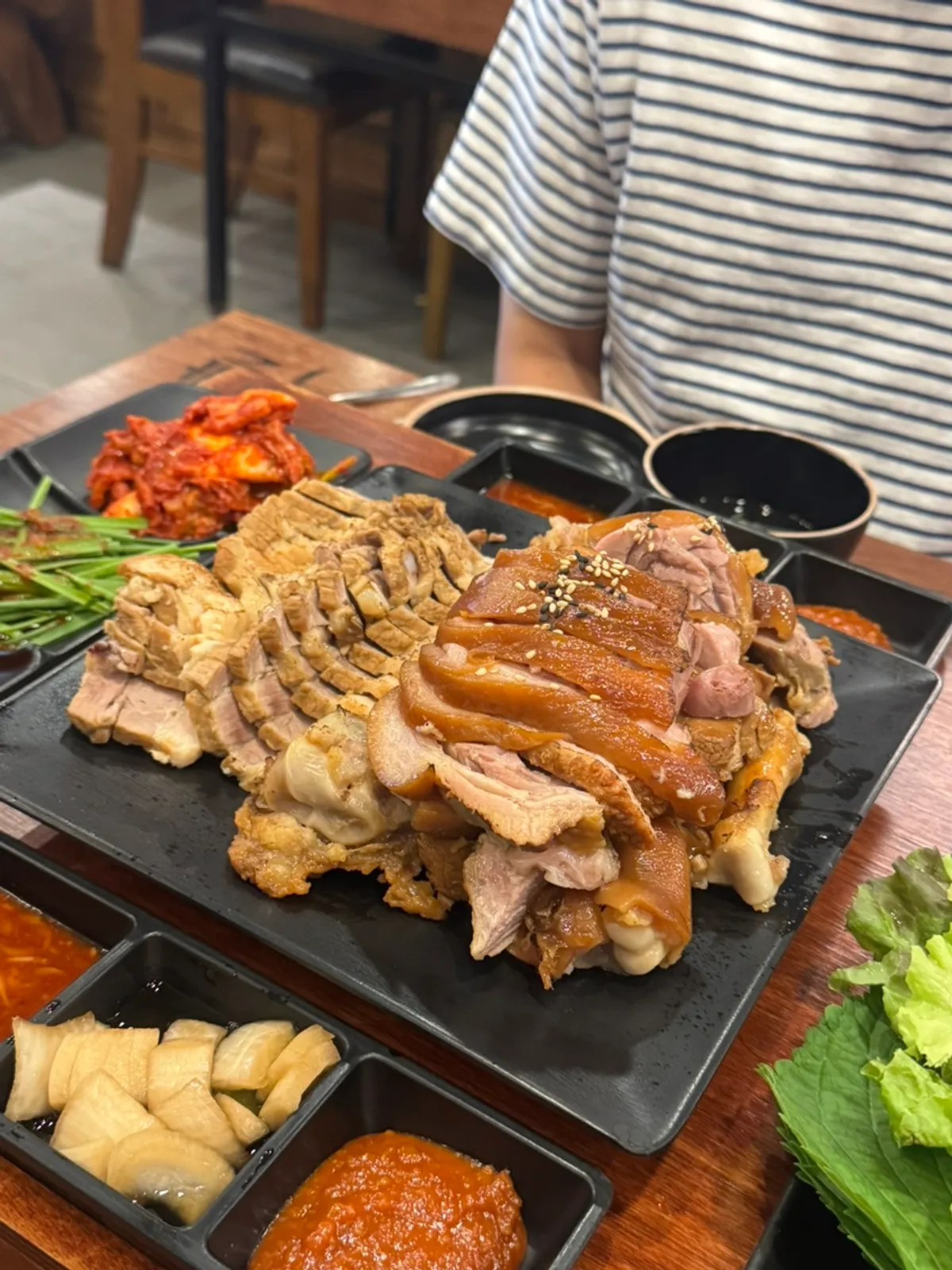 Full spread of the bojok set at Gwihan Jokbal Yeongdeungpo