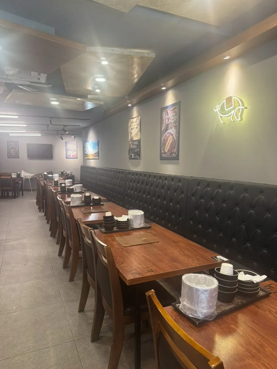 Spacious, clean dining hall at Gwihan Jokbal Yeongdeungpo