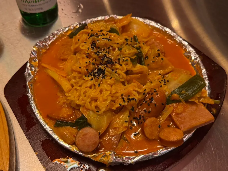 라면사리가 올라간 1사단 부대볶음