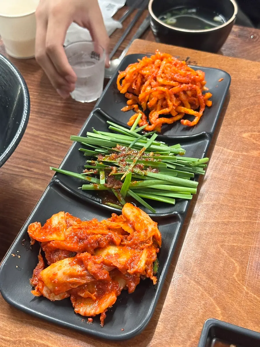 2種類のキムチとニラの和え物の基本のおかず