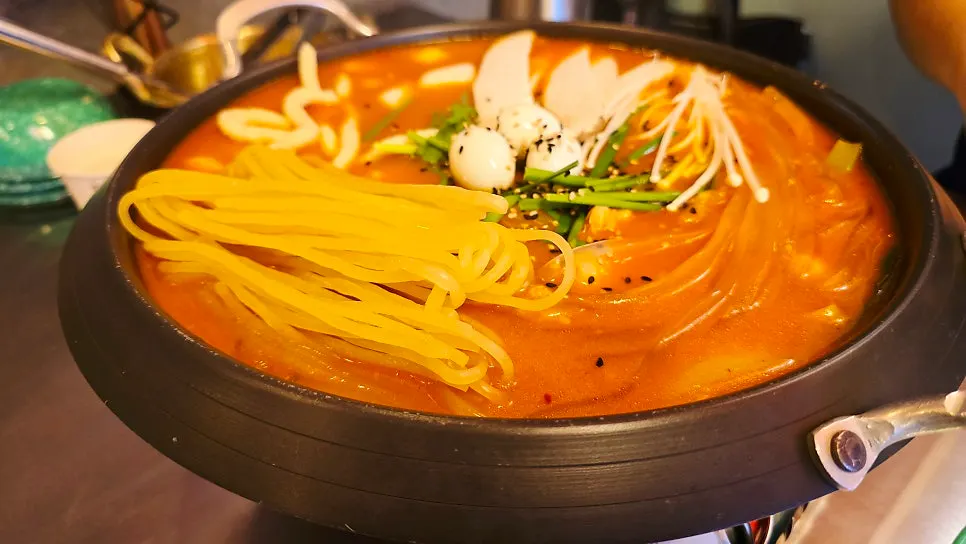 뼈 없이 집어먹는 순살 닭도리탕
