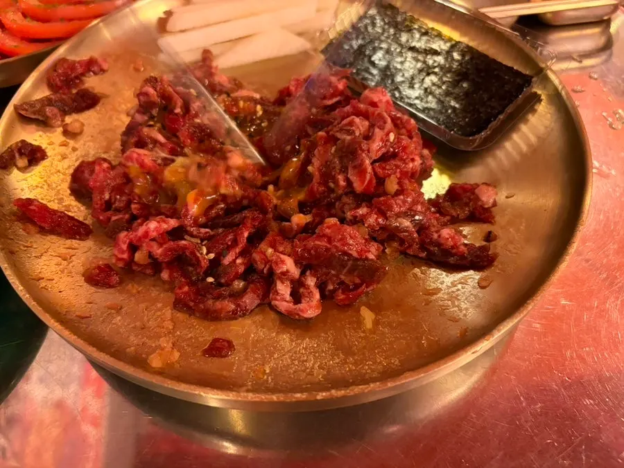 Picking up a piece of honey tomato