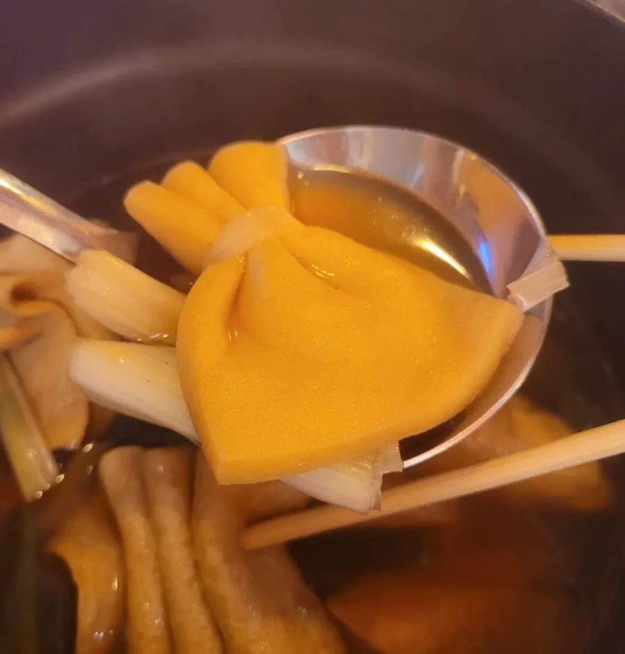 육수를 머금은 꼬불이 꼬치 어묵