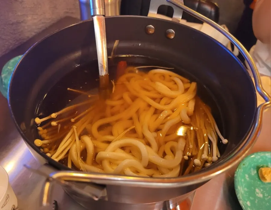 통마늘과 함께 볶아 나온 통마늘염통 접시