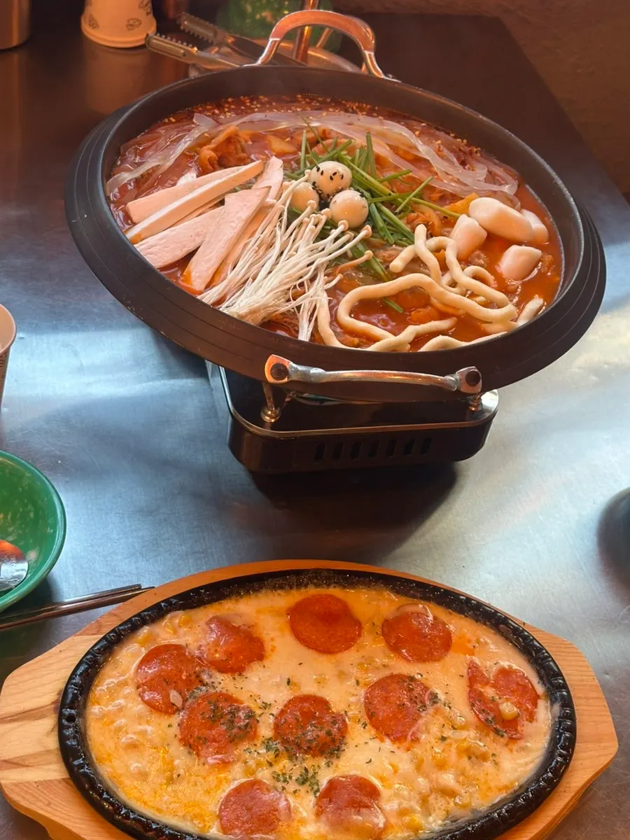 냄비 가득 나온 닭볶음탕
