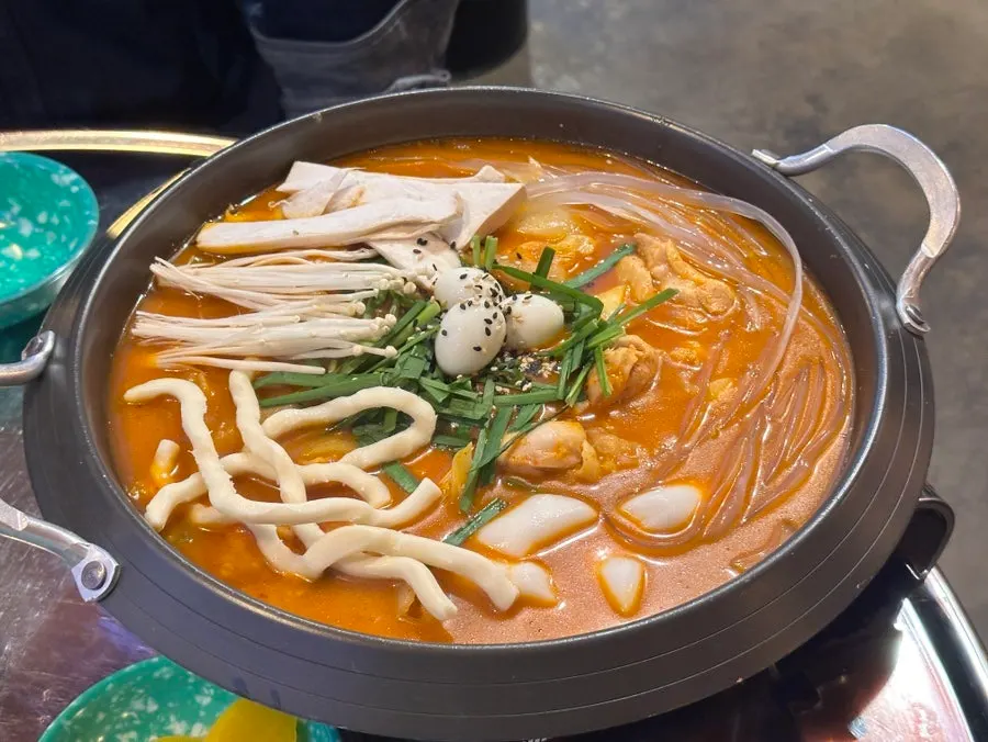 Boneless dakdoritang hot pot before it starts boiling
