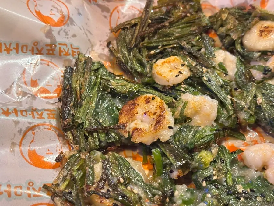 Cross-section of the scallion pancake showing scallops and shrimp