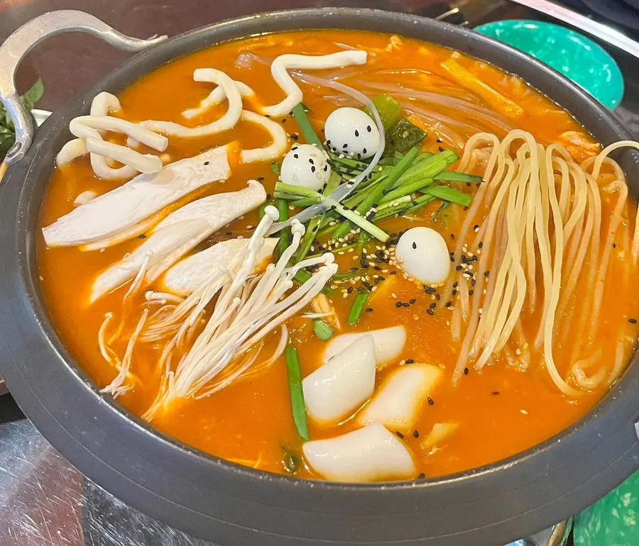 Generously filled bowl of dakdoritang