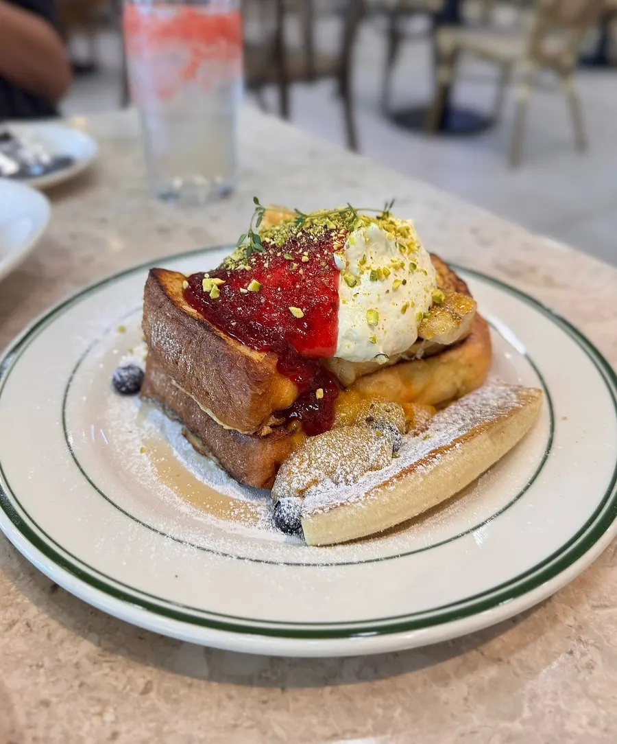 Brioche toast topped with banana brûlée