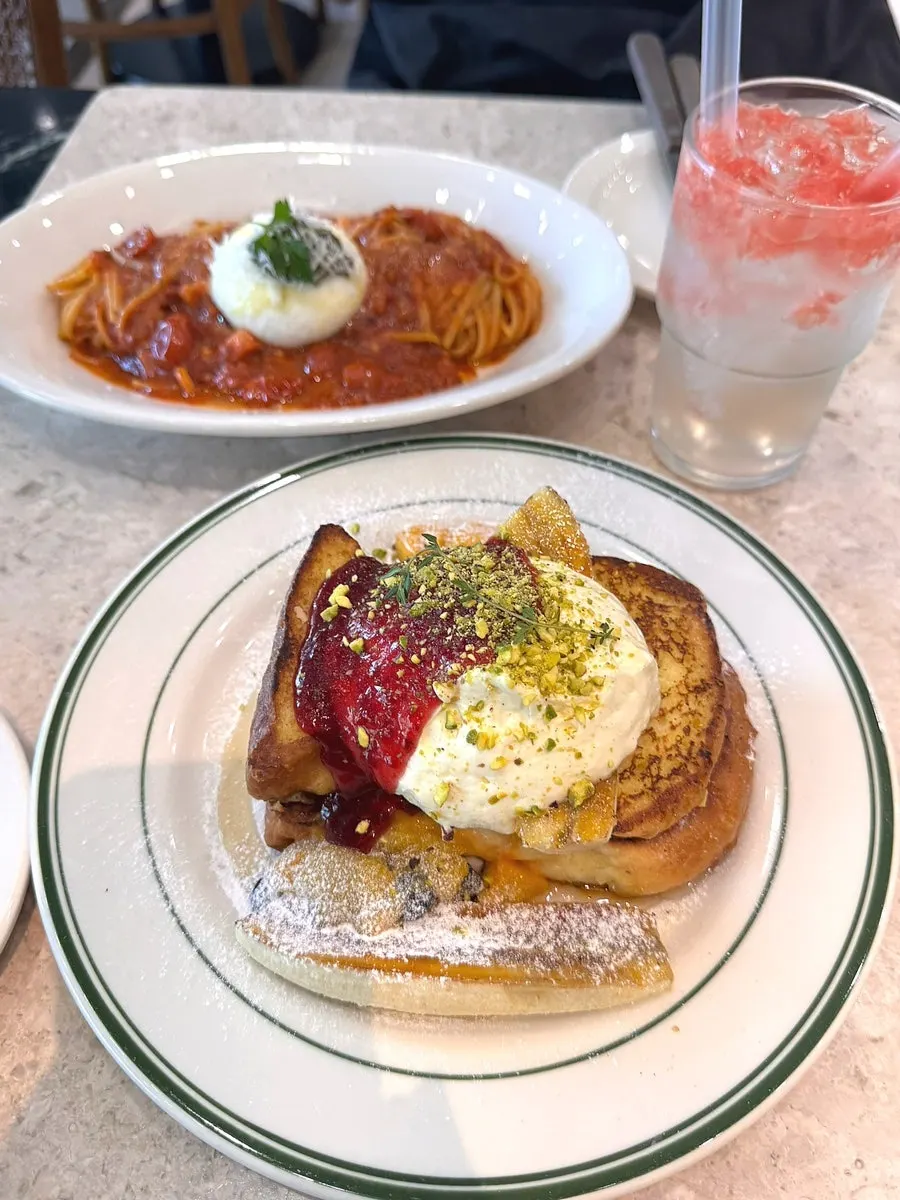 Table setting with toast and pasta together