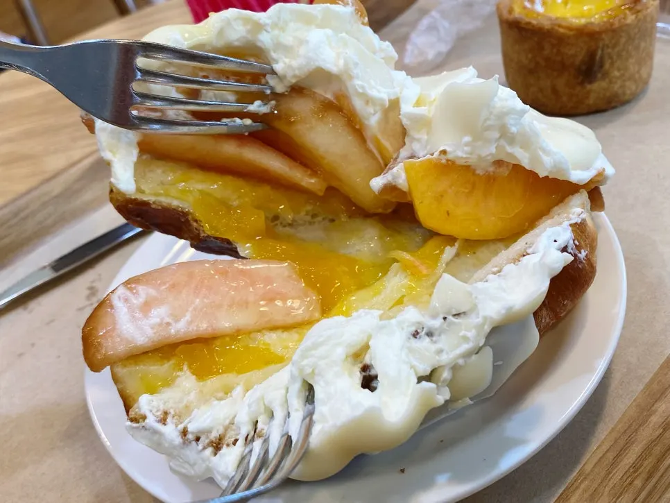 Smashing Wakkpu salt bread by hand with plastic gloves