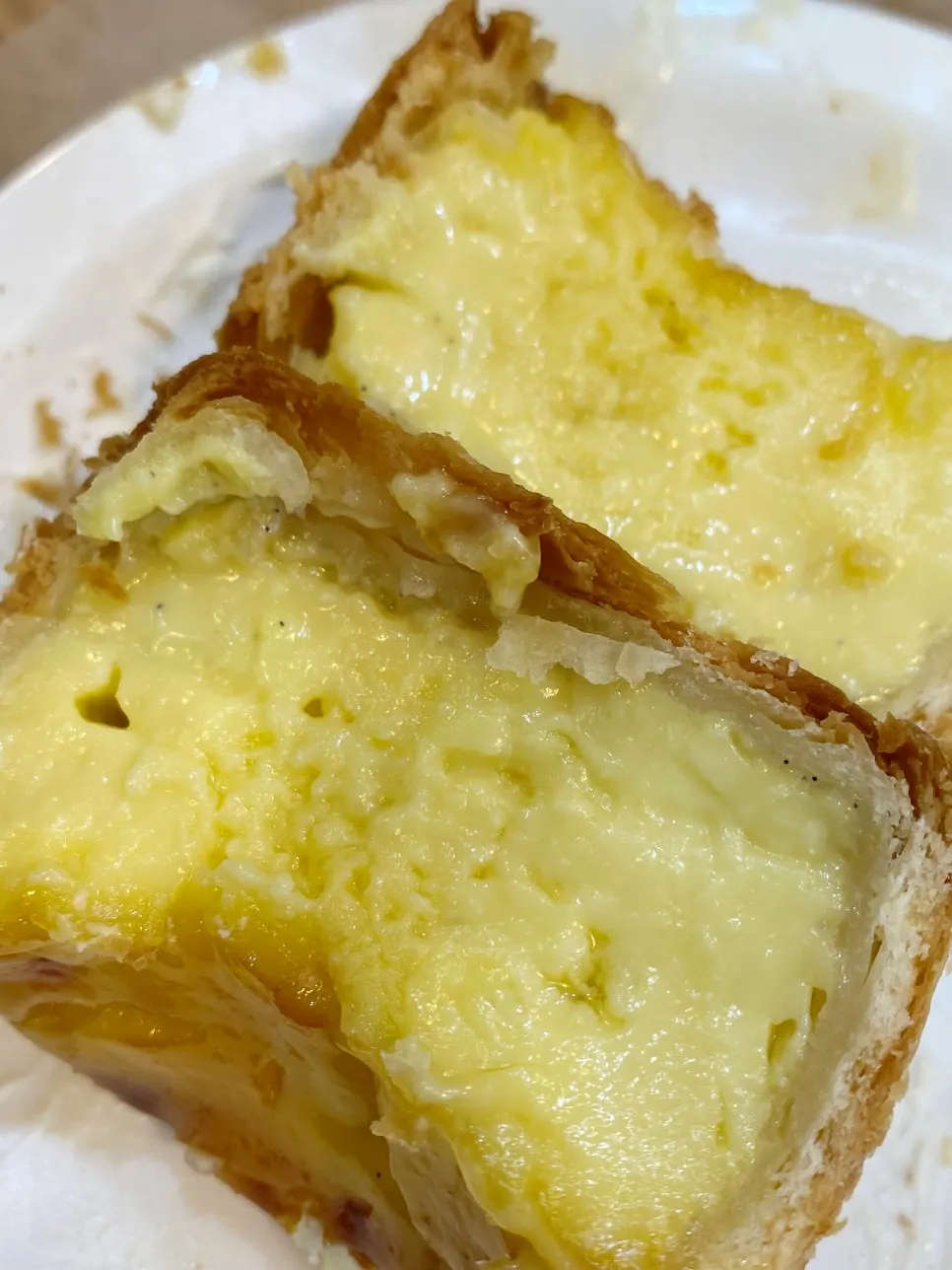Wakkpu salt bread filled with peach yogurt cream