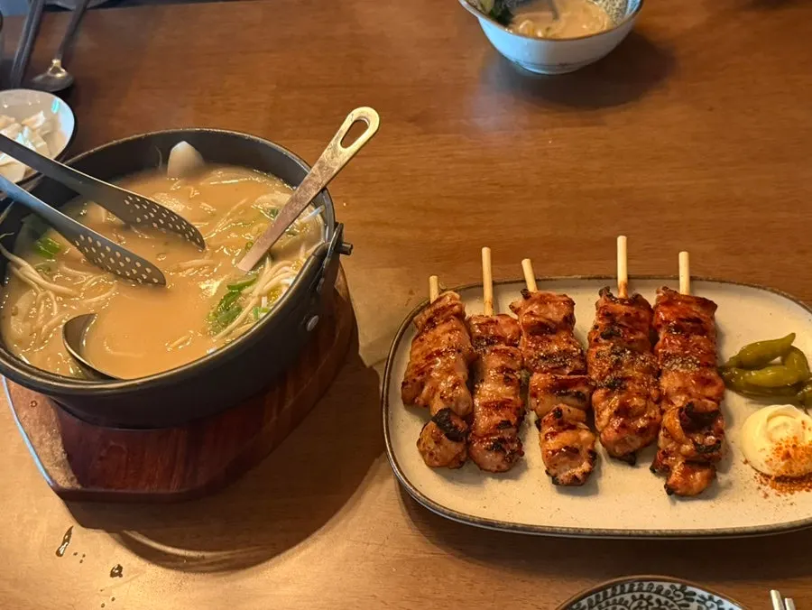 1F self-serve tableware corner