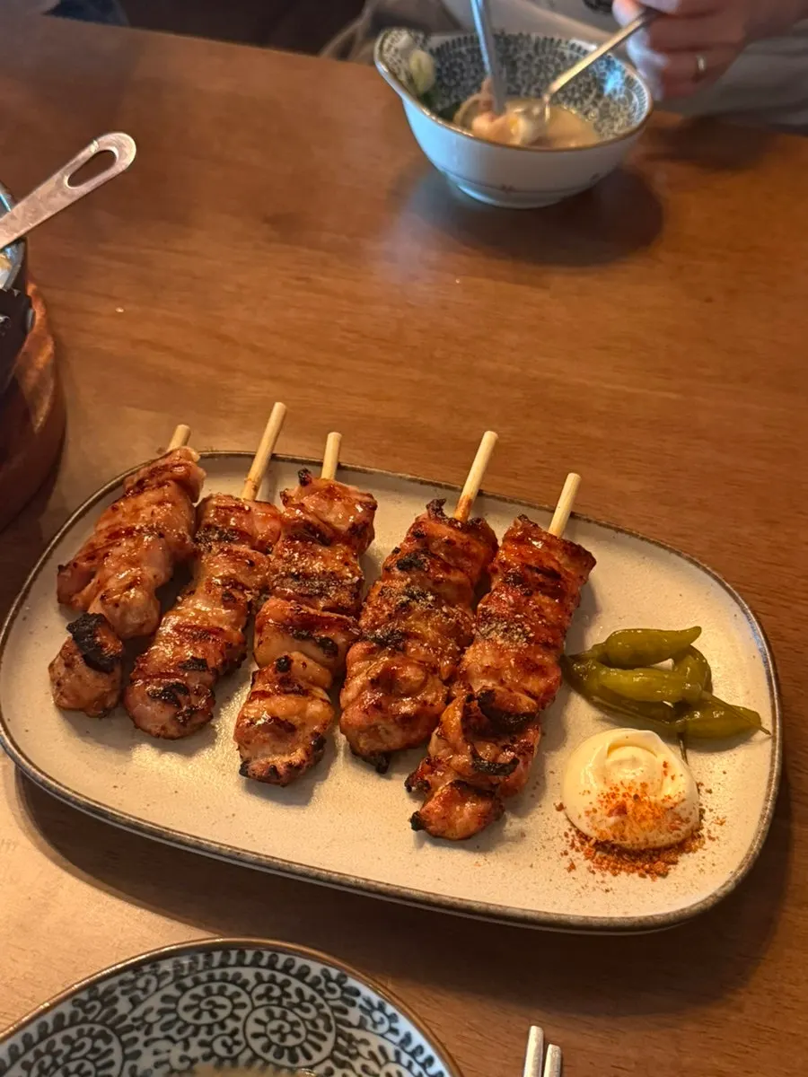 5 chicken skewers served with mayonnaise sauce
