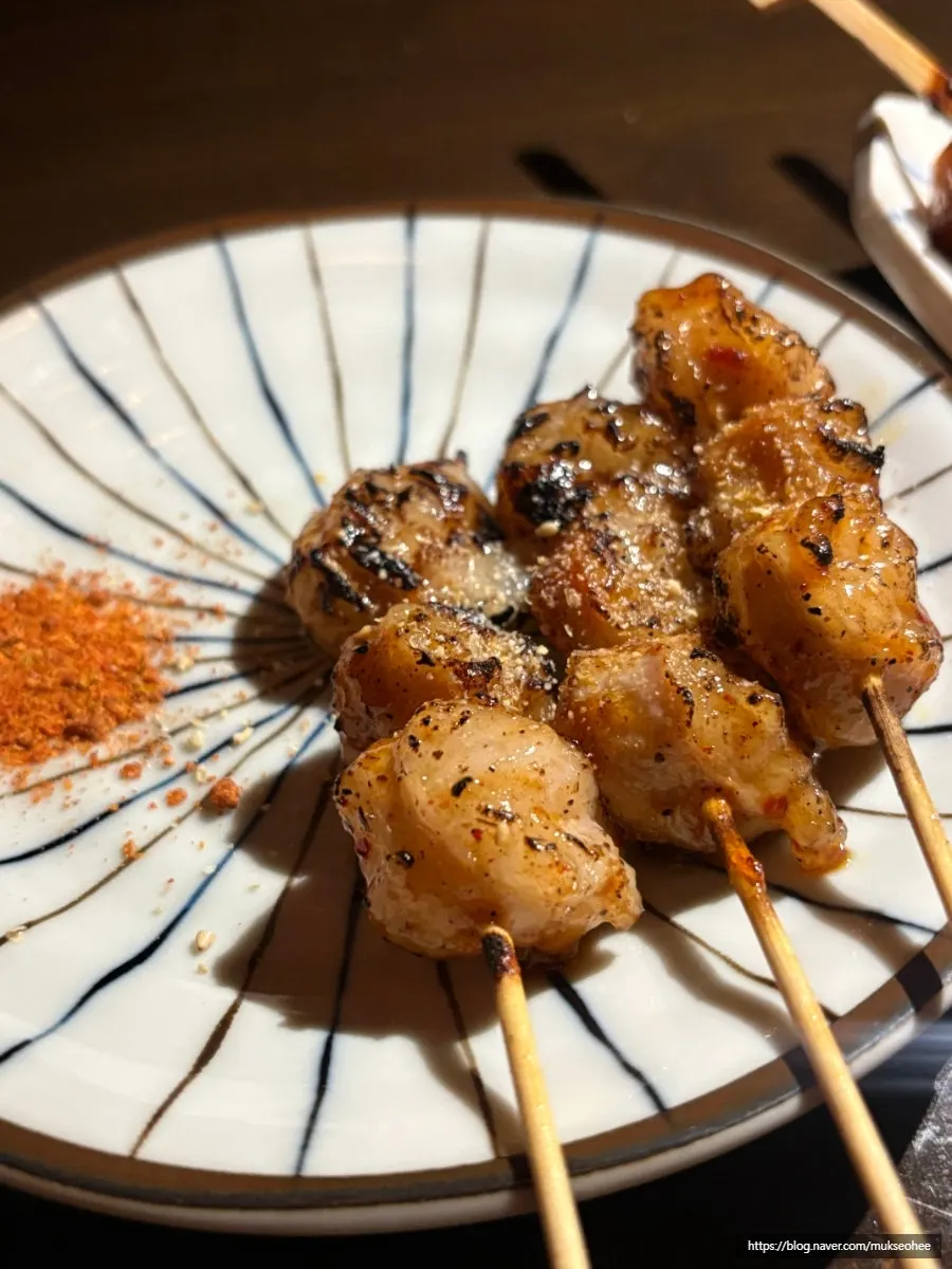 기름 오른 대창꼬치 클로즈업