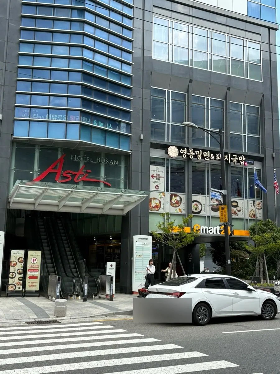 Entrance of Yeongdong Milmyeon & Dwaeji Gukbap Busan Station Branch next to Busan Station