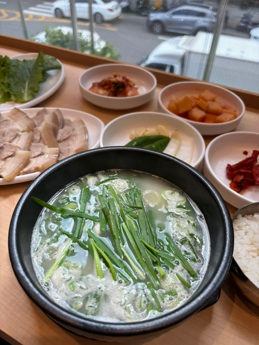 Plate of suyuk with a good lean-to-fat ratio