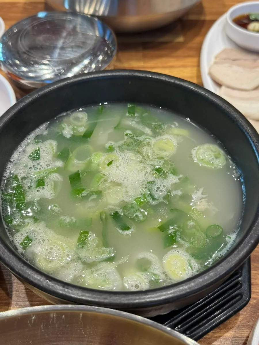 수육백반 한 세트 구성