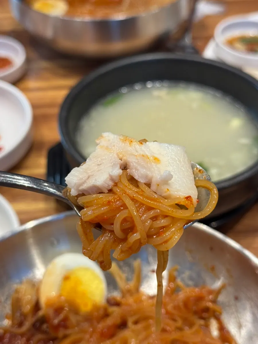 따로 담겨 나온 오이와 절임무