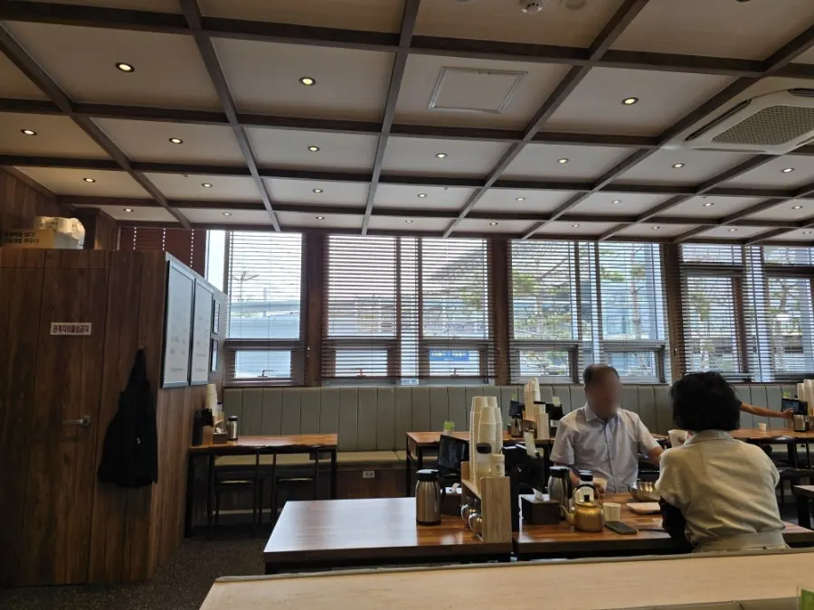부산역 근처 영동밀면&돼지국밥 건물 외관 간판