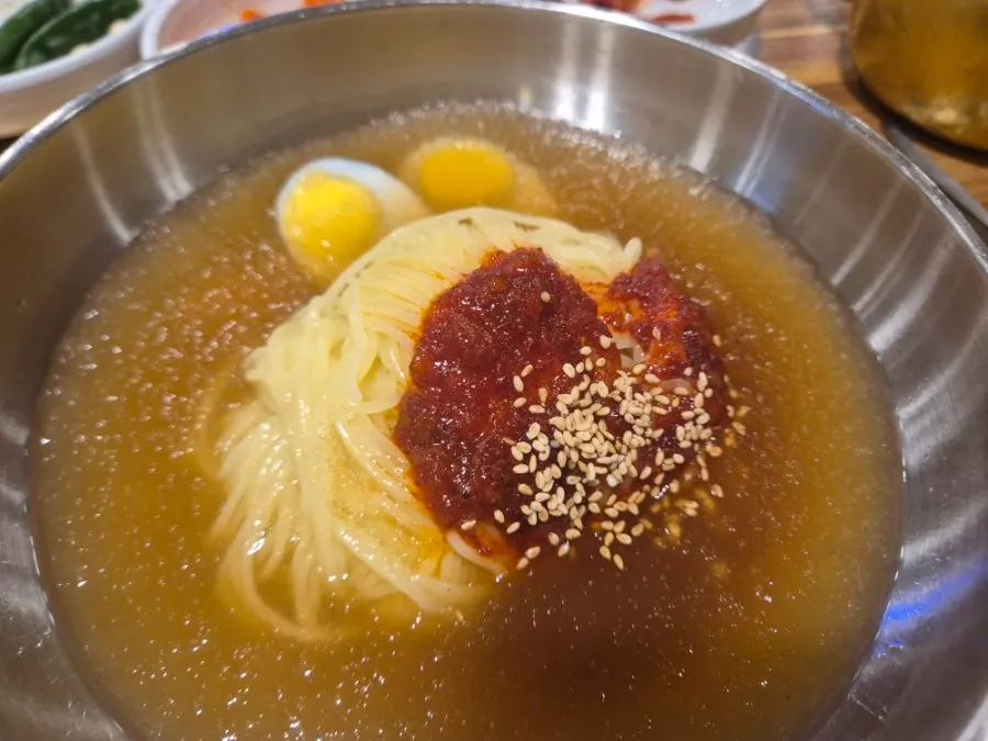 시원한 육수의 물밀면 한 그릇