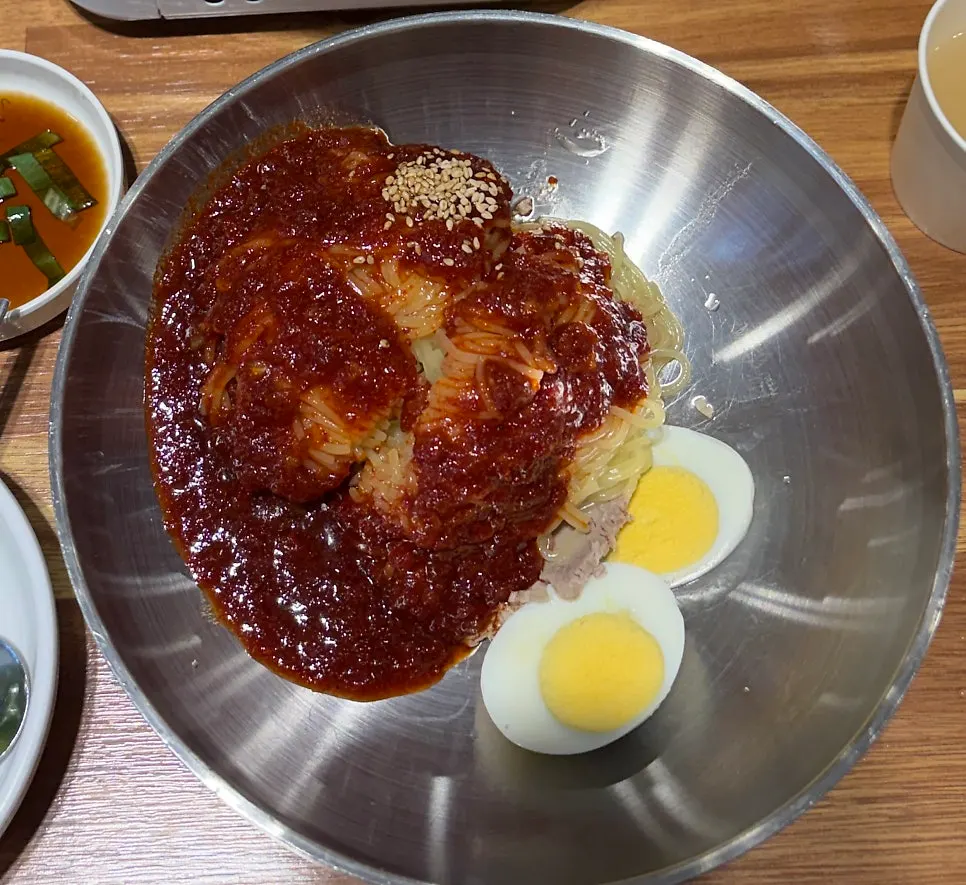 Milmyeon and suyuk spread at Yeongdong Milmyeon & Dwaeji Gukbap
