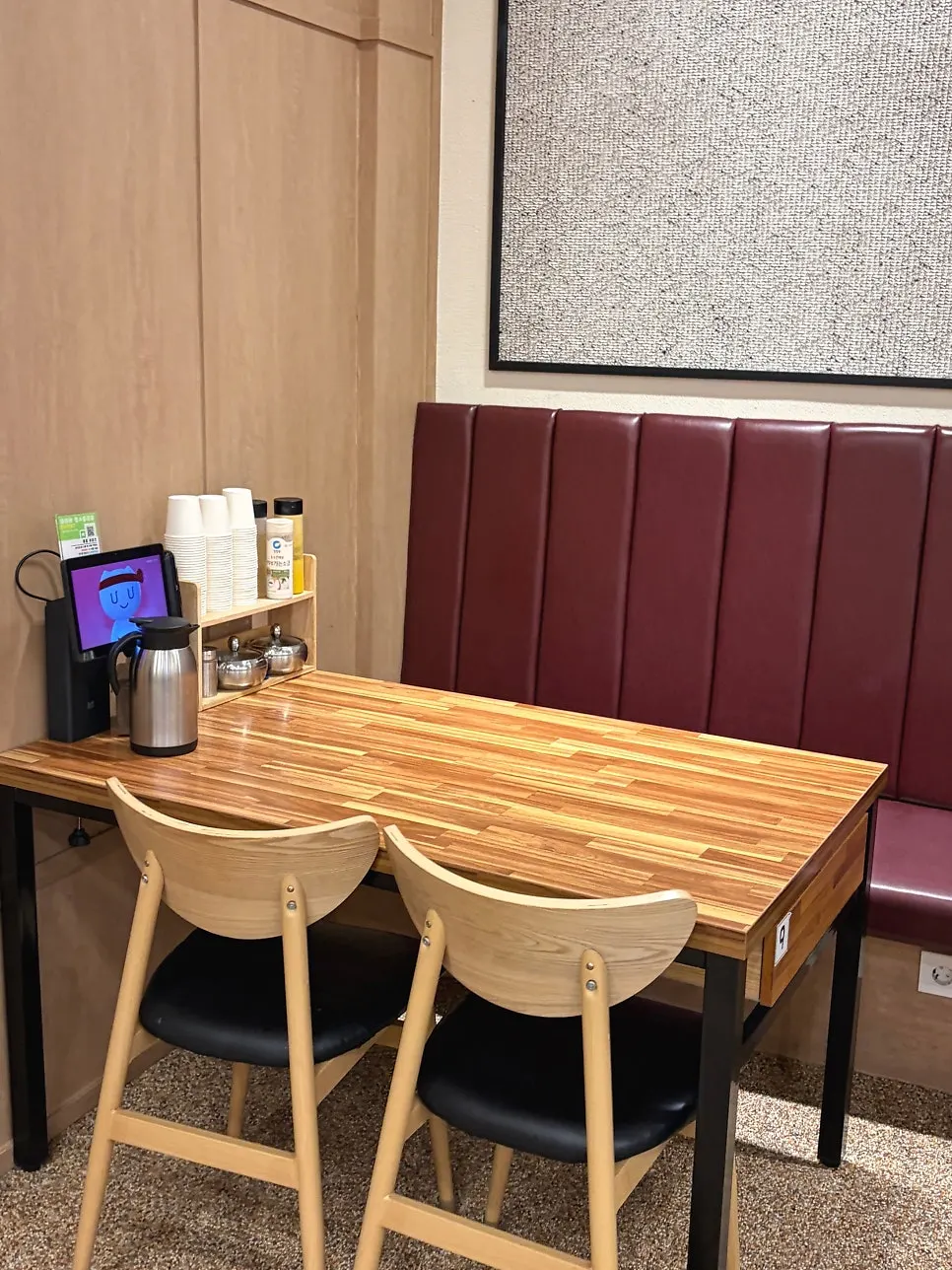 Roomy table layout and aisles in the restaurant