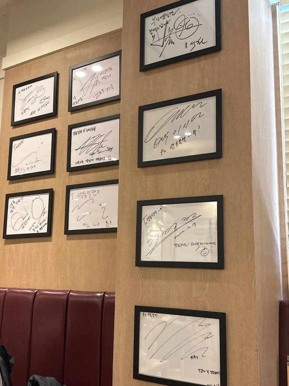 Framed autographs hanging on the restaurant wall