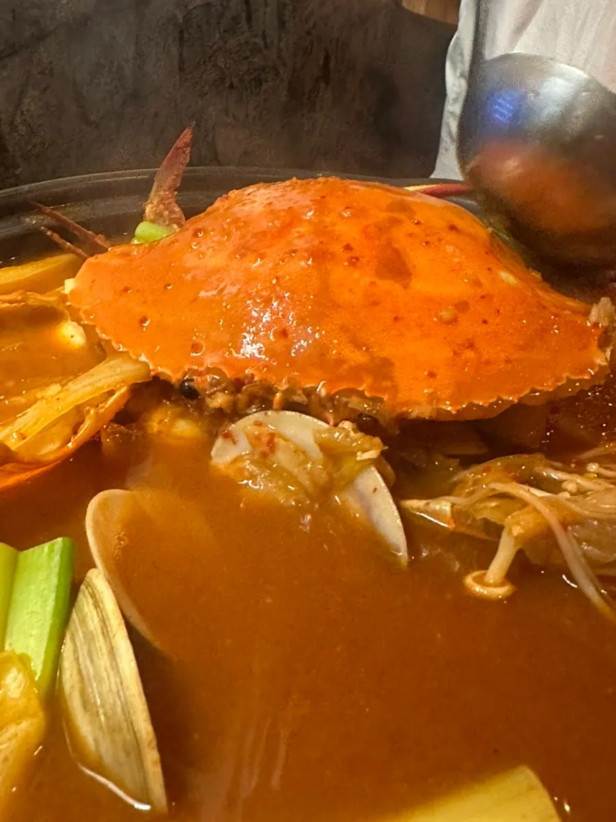 Spicy crab stew broth