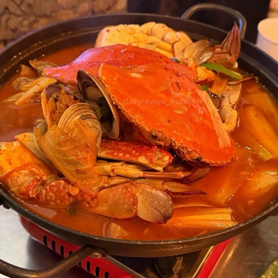 영동포차 꽃게탕과 꼼장어 상차림