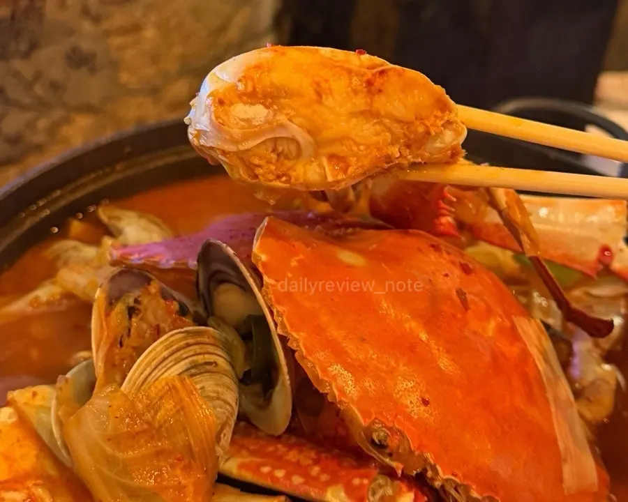 꽃게탕 속 큼직한 조개