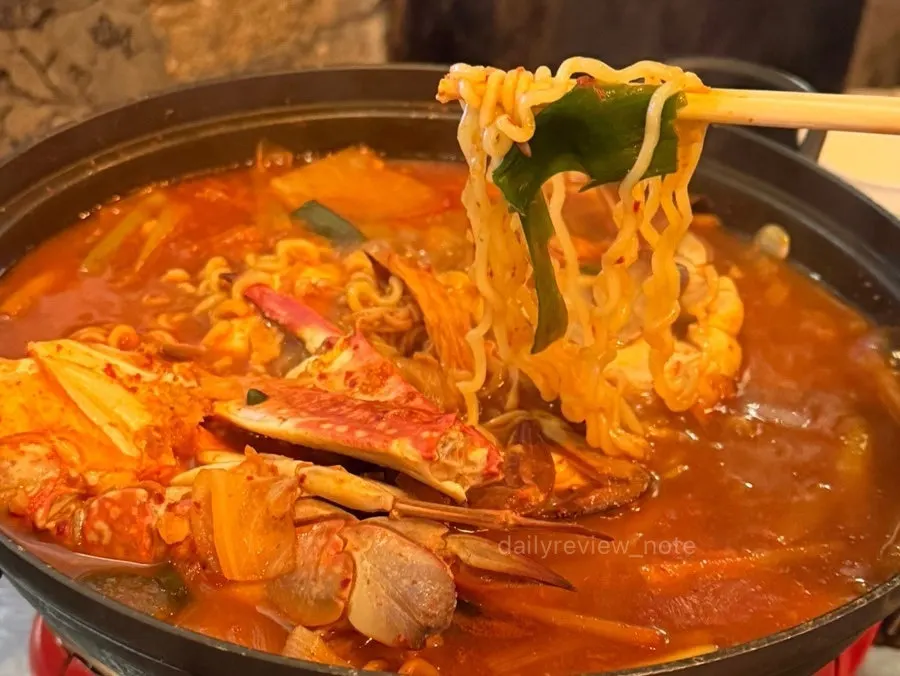 꽃게탕에 넣은 라면사리