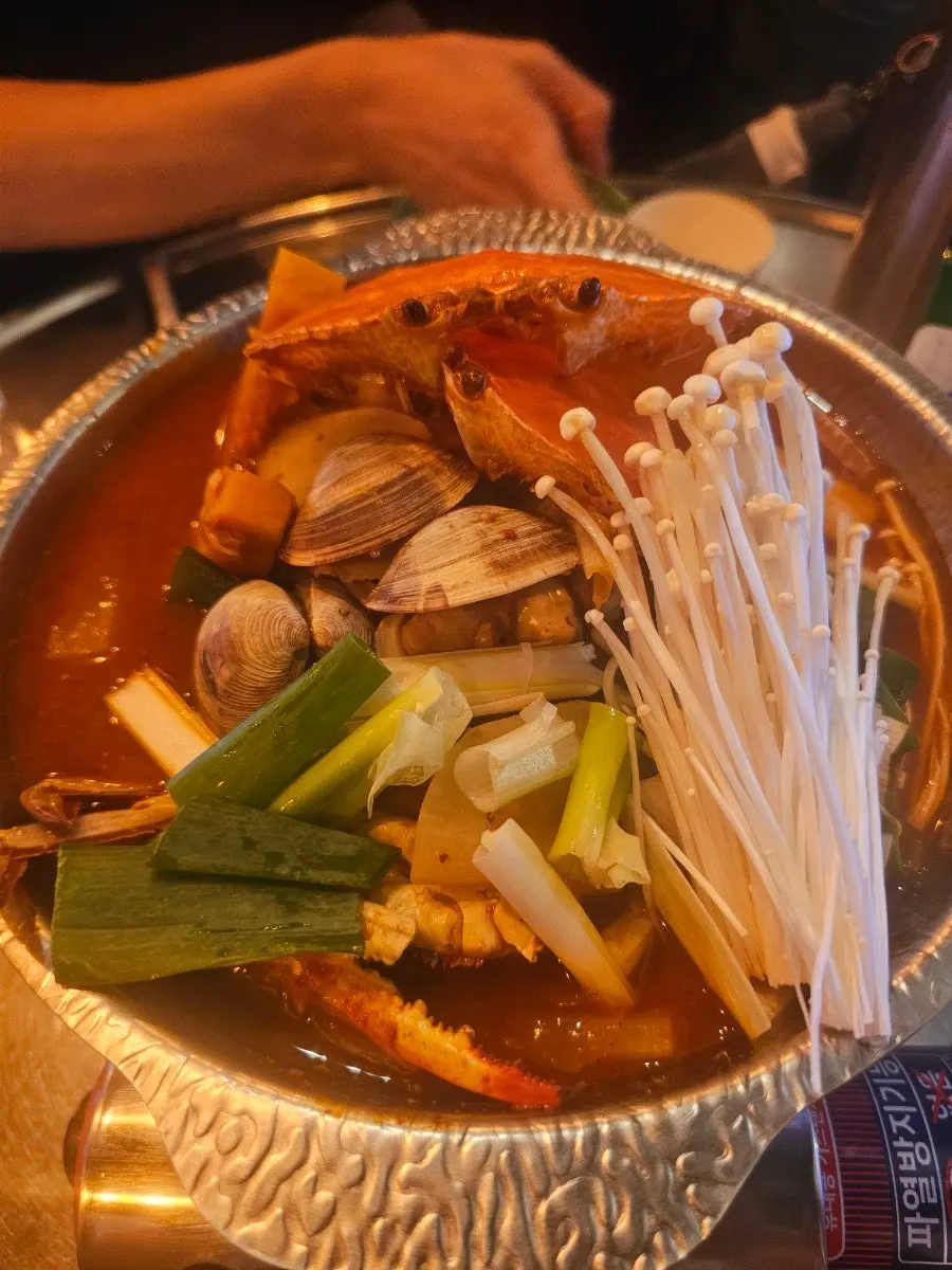 보글보글 끓고 있는 영동포차 꽃게탕