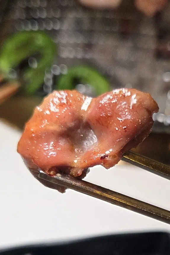 염통 모래집 한 점 들어 올린 모습