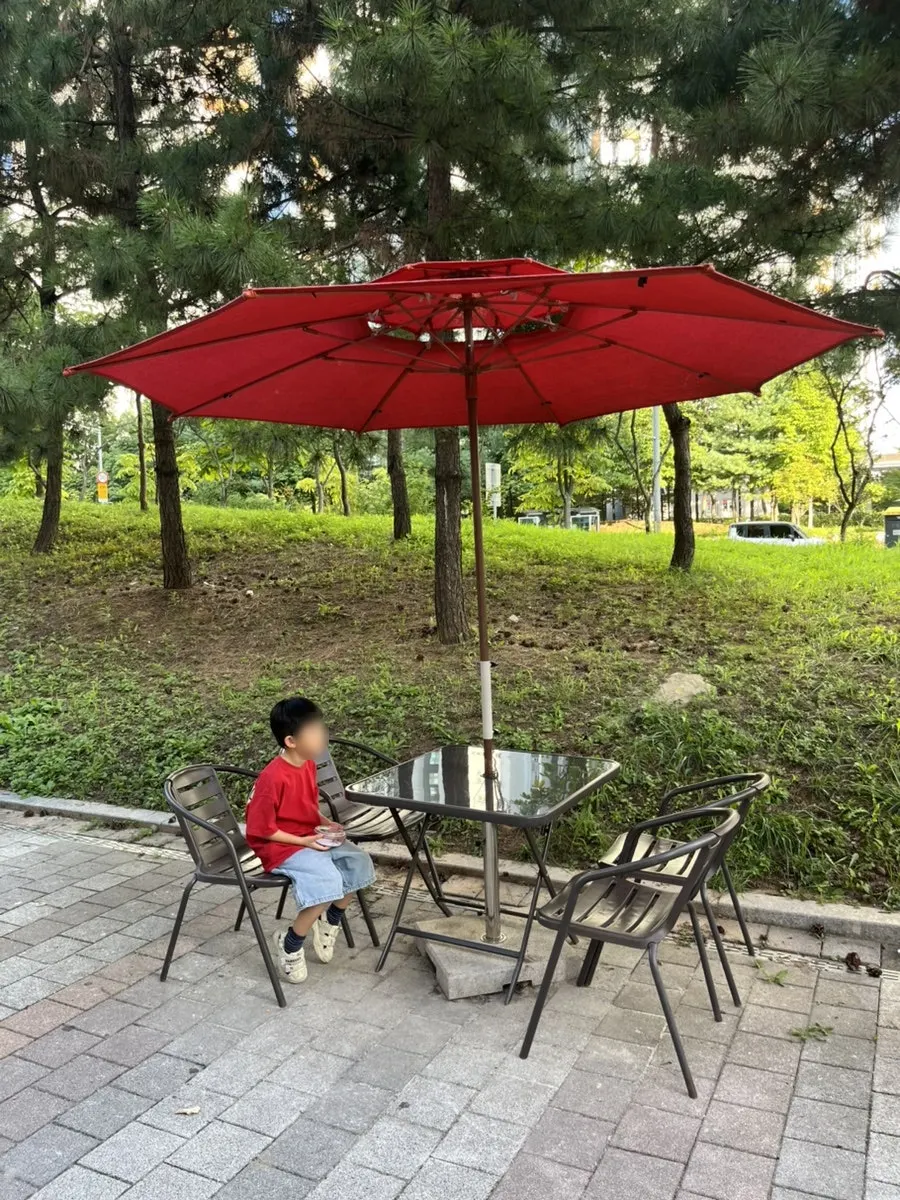 Side terrace seating under a large parasol