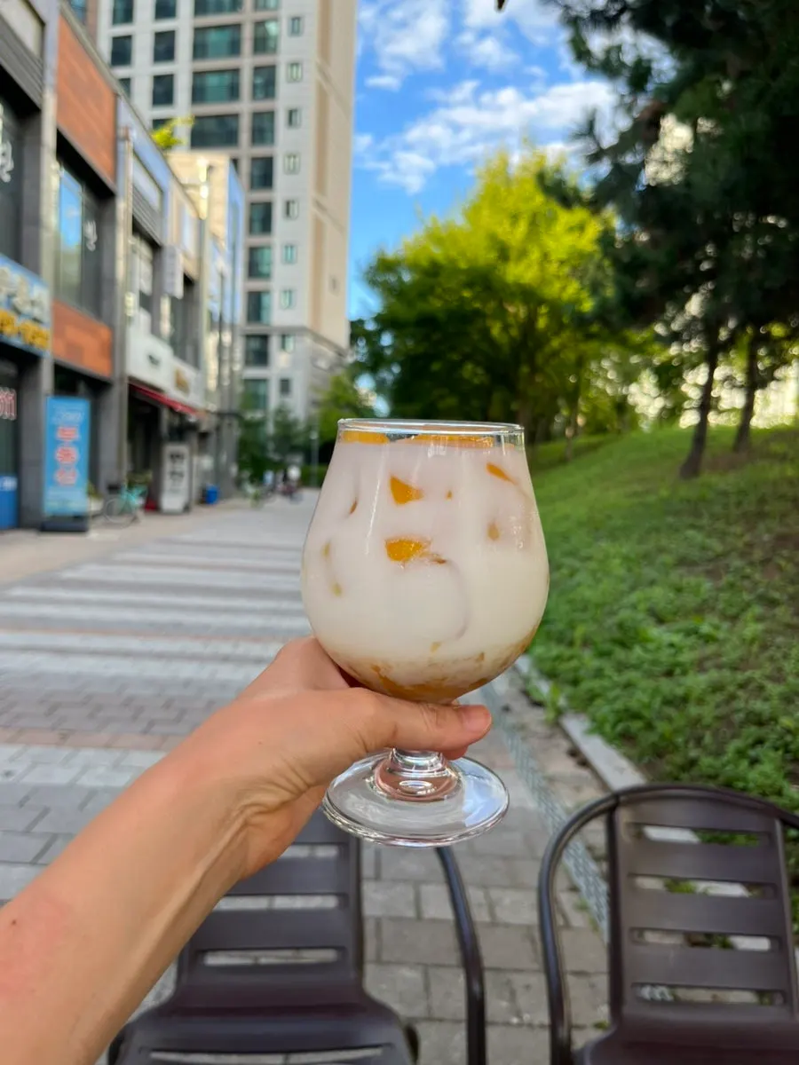 Mango latte with fresh mango pieces