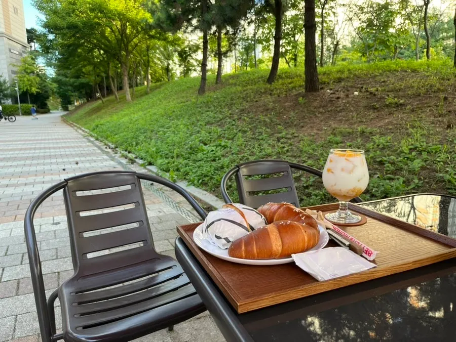 Salt bread and mango latte on the outdoor table