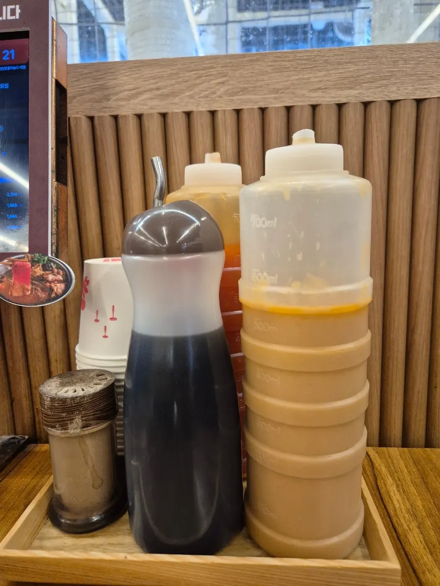 Sauces prepared while waiting for the cypress steam