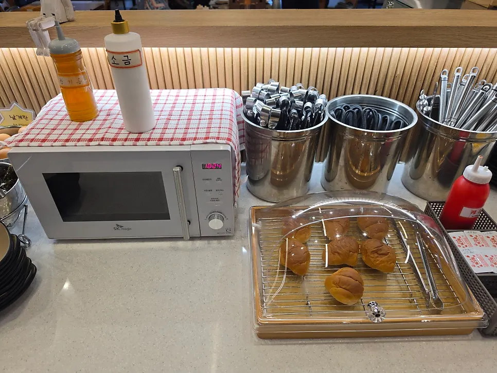 Rice and juk ingredients at the self-service bar