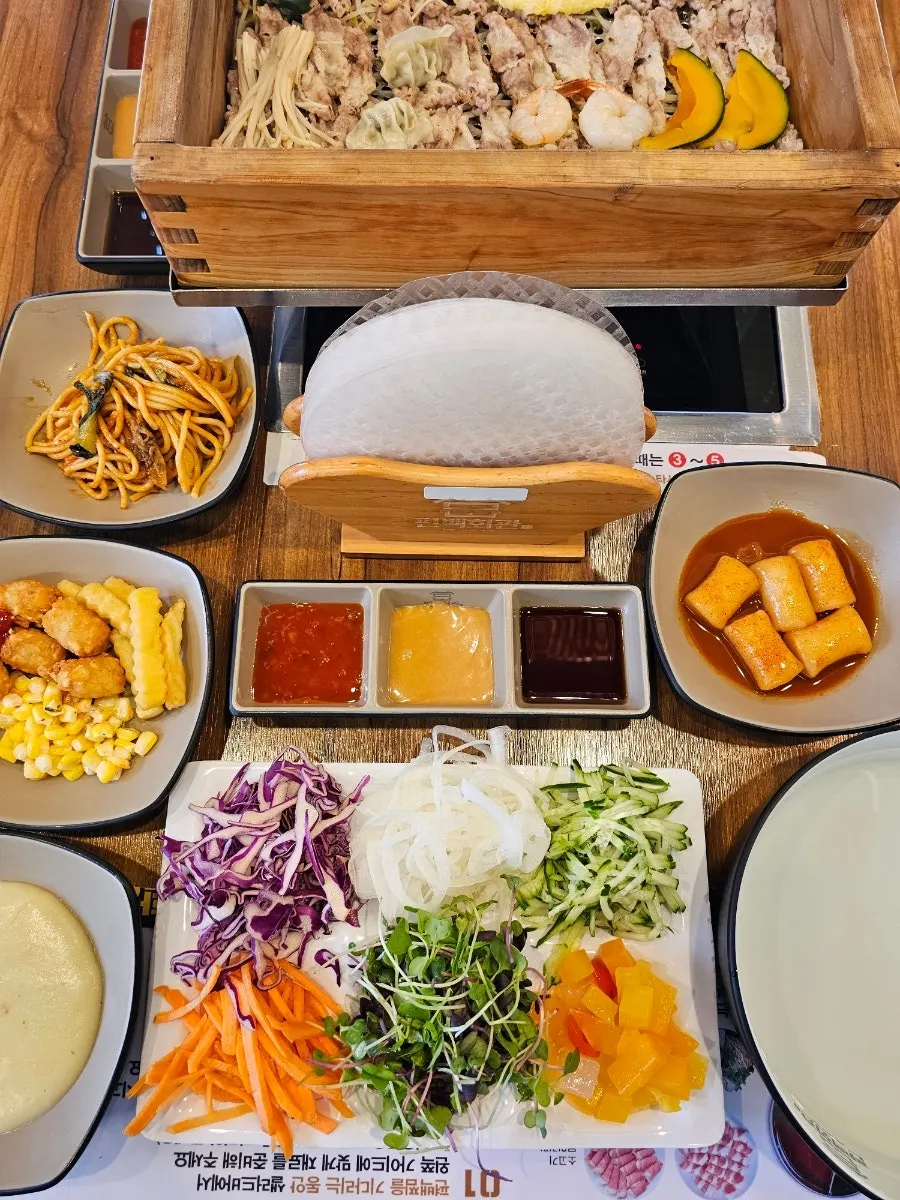 Susunan pyeonbaek-jjim yang dikukus panas-panas