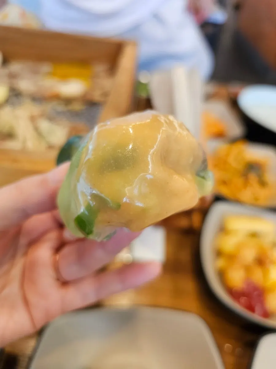 Hidangan pyeonbaek-jjim bermula dengan makanan dari self bar