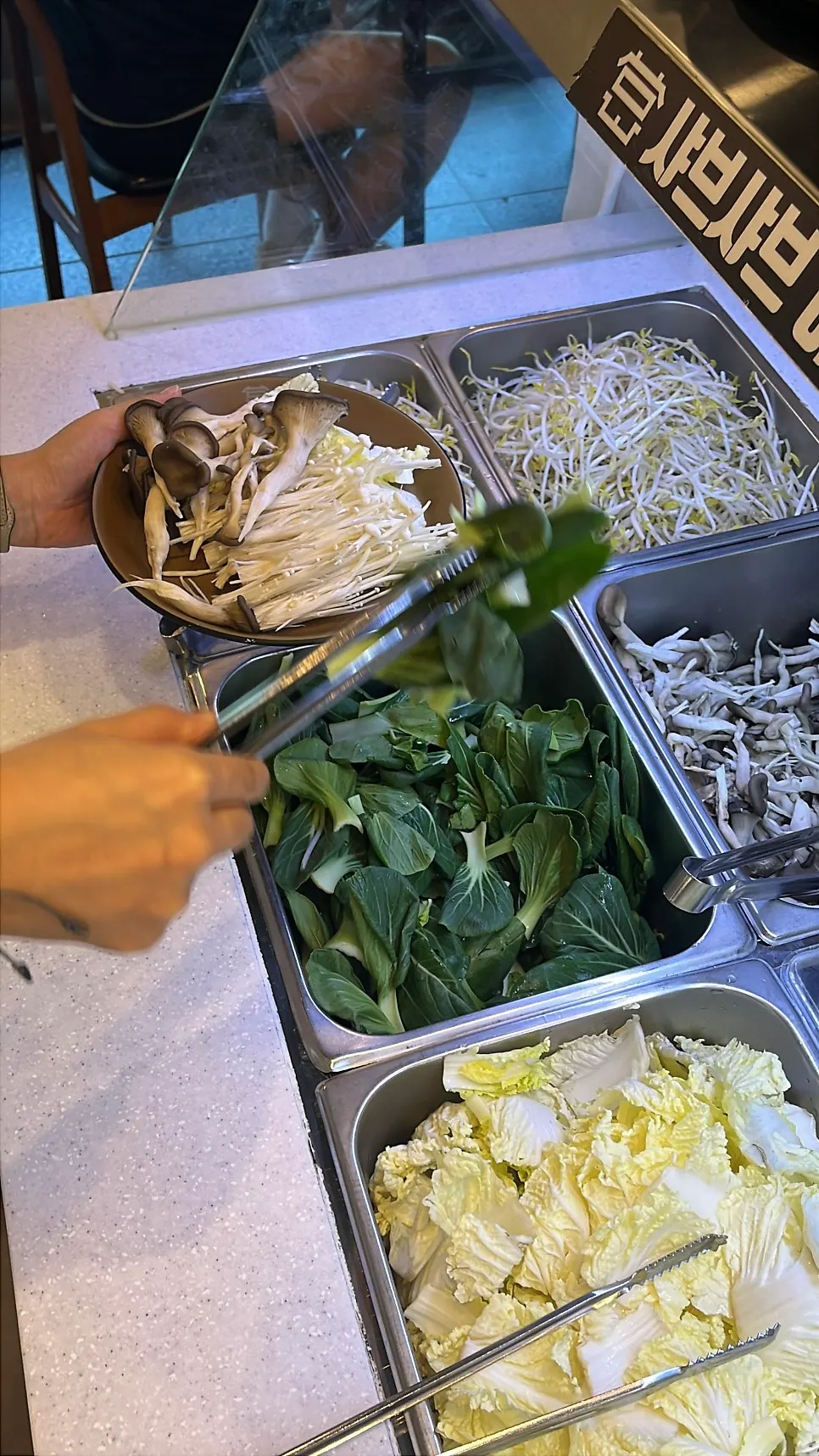 Thịt bò trong pyeonbaekjjim còn bốc hơi nóng