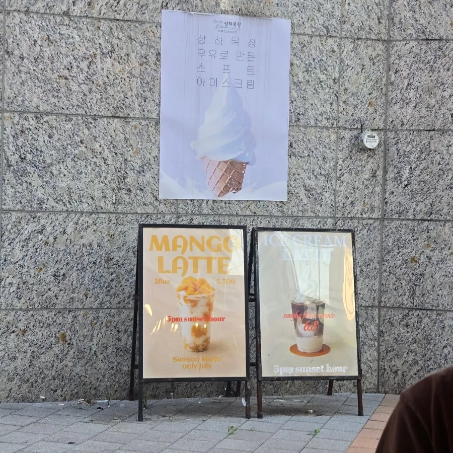 영종하늘도시 KCC스위첸 상가동 1층 카페 입구