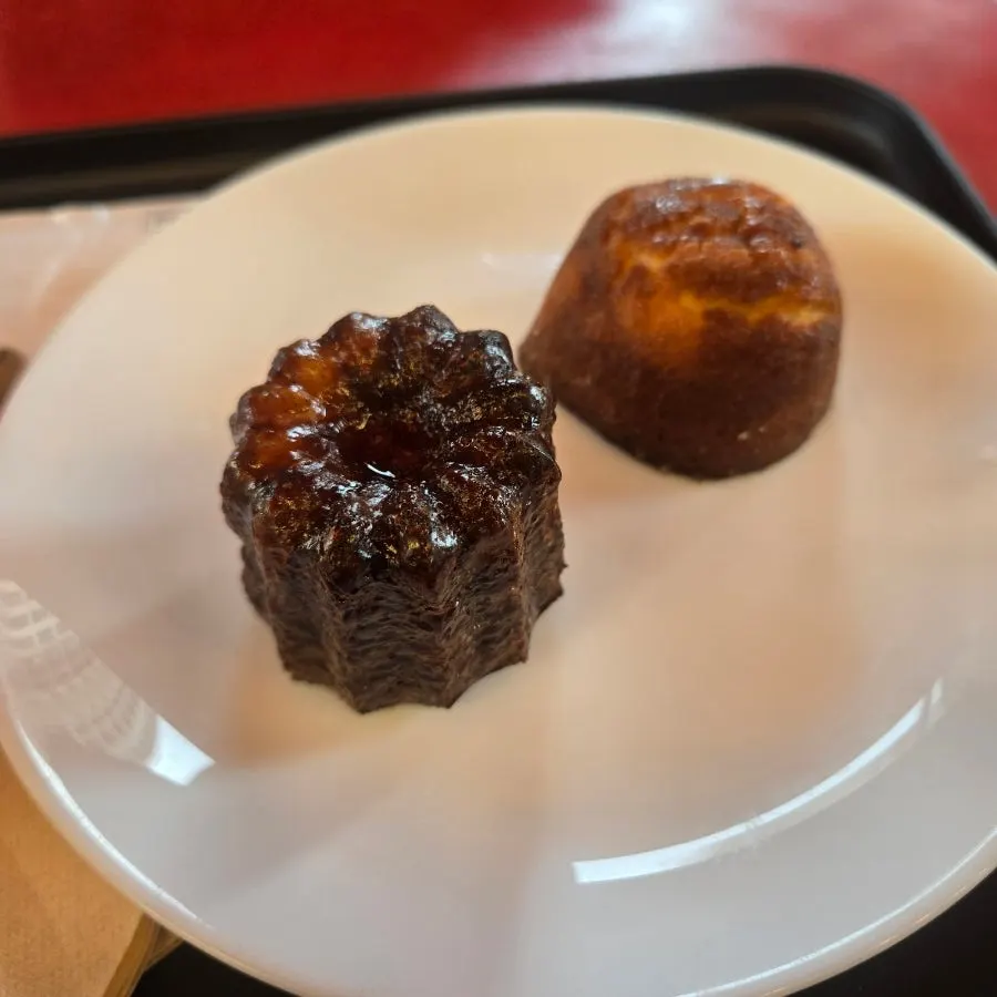 카페 앞 야외테이블 자리