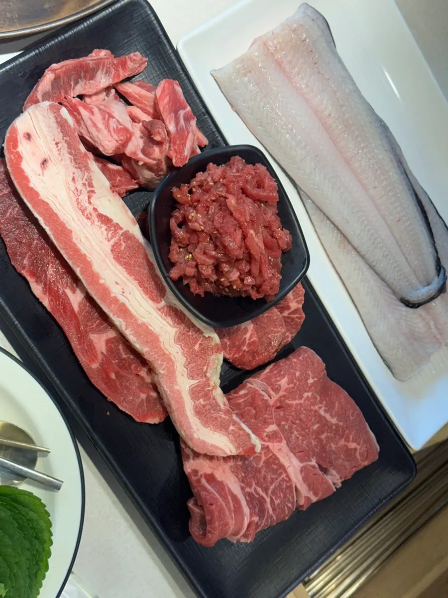 Assorted beef cuts including woo-samgyeop and galbisal
