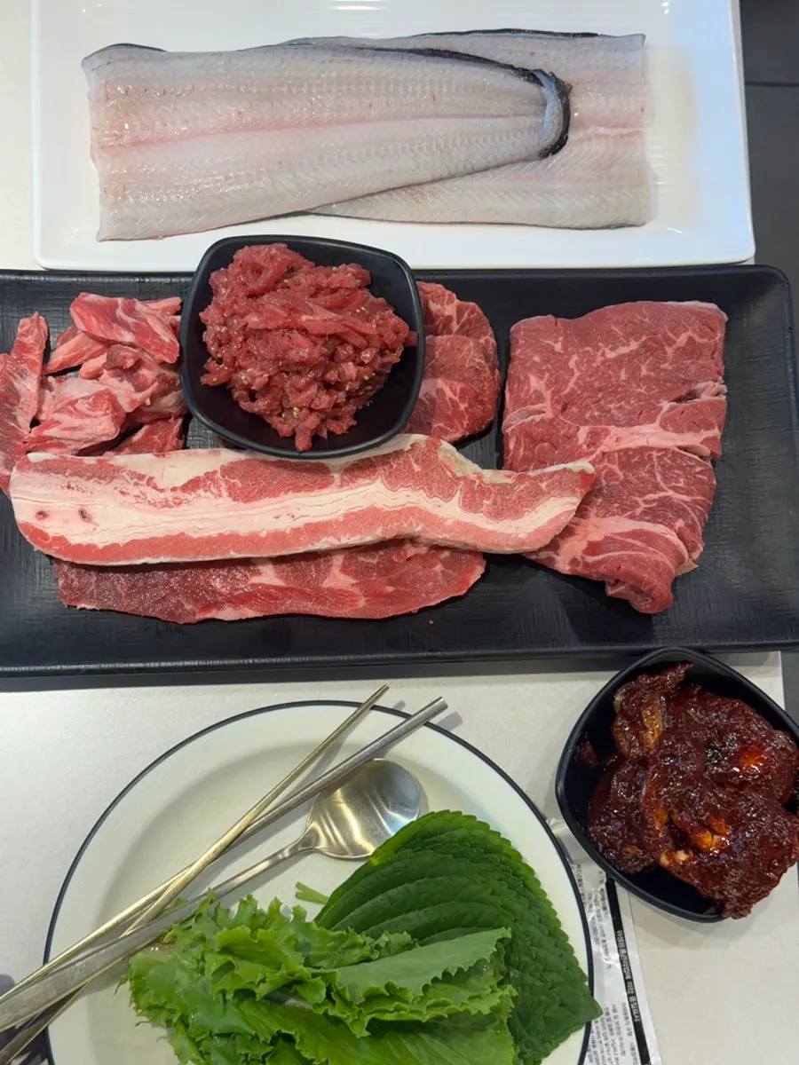 A plate of seasoned yukhoe