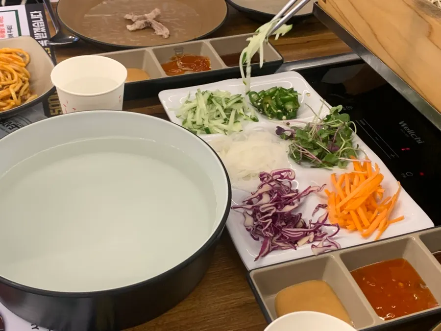 Shabu-shabu broth station