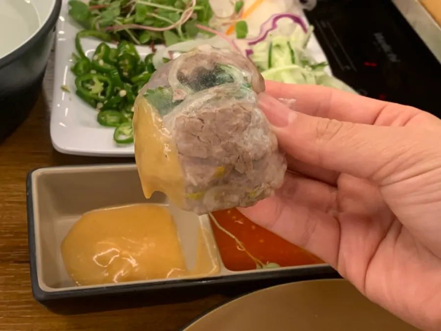 Cypress-steamed food and peanut sauce